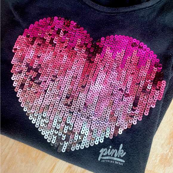 ⚡️2/$20 PINK vintage sequin heart ribbed tank top - Picture 3 of 5